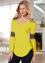 Women's Scoop Neck Long Sleeved Patchwork Lace Bottoming Shirts Plus Size Casual Blusas LX050