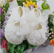 baby-girls-first-walkers-pink-flowers-lace-newborn-baby-shoes-soft-sole-2-colors-new BBL