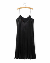 Sexy Backless V neck Sleeveless Pleated Dress Women Vintage Spaghetti Strap Mid long Outer Dress Black