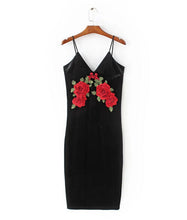 Sexy Red Rose Flower 3D Appliques Embroidery Spaghetti Strap Sheath Velvet Dress Vintage Woman Package Hips Dresses Black
