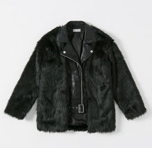 Stylish Black Faux Leather Spliced Long Hairy Shaggy Faux Fur Coat Woman Lapel Faux Fur Coats Warm Outerwear