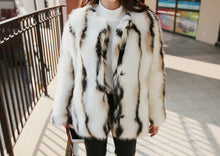 Stylish Wave Striped Long Hairy Shaggy Faux Fox Fur Coat Women O Neck Contrast color Faux Fur Jackets Short Outerwear