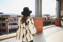 Stylish Wave Striped Long Hairy Shaggy Faux Fox Fur Coat Women O Neck Contrast color Faux Fur Jackets Short Outerwear